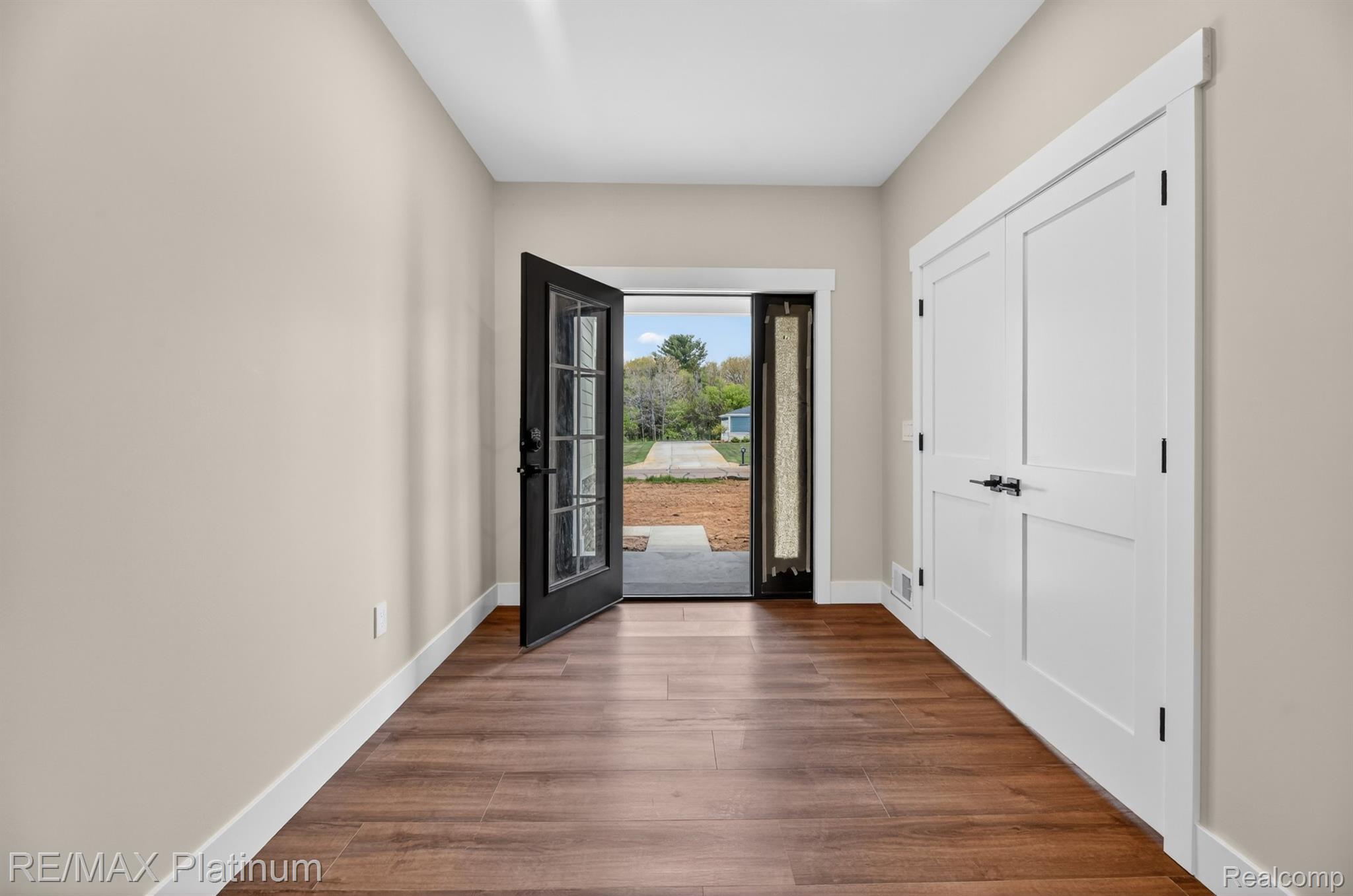 Entryway and front door at 3073 Gecko Trail